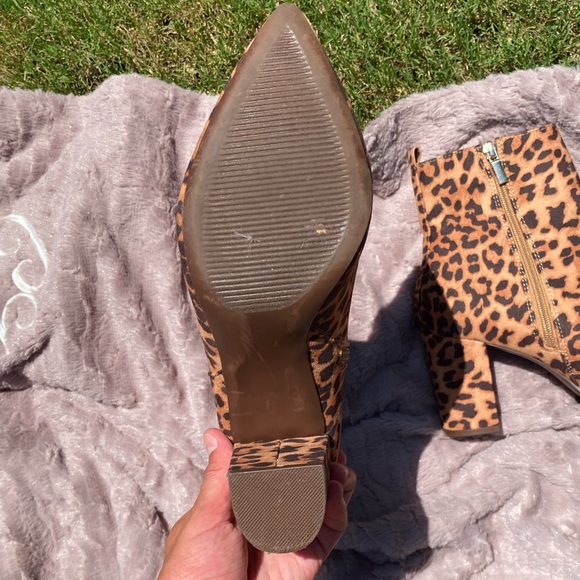 Heeled Booties Cheetah Print, Size 10 - Picture 4 of 8